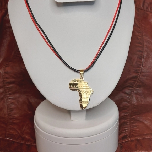 African Pendant: Beautifully etched pattern on stainless-steel, African pendant - Picture 3 of 5